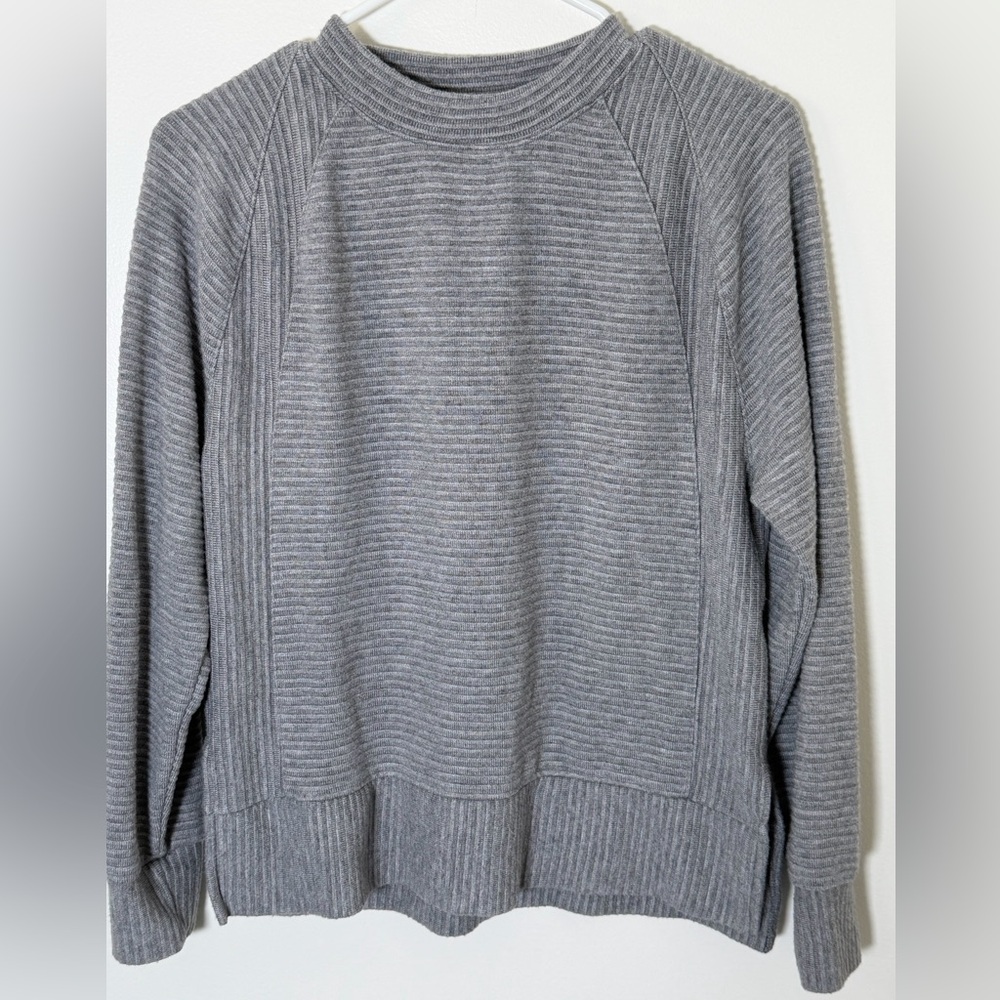 Simply Vera Vera Wang Women's Gray Ribbed Crewneck Sweater